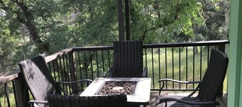 Cara’s Cozy Cabin Retreat