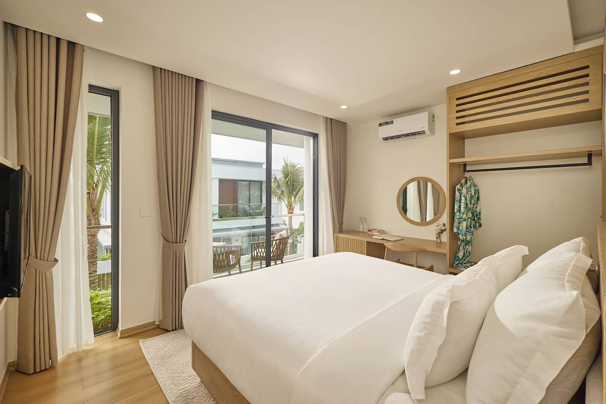 2 Bedroom Villa with Private Pool | Premium bedding, down comforters, memory foam beds, minibar