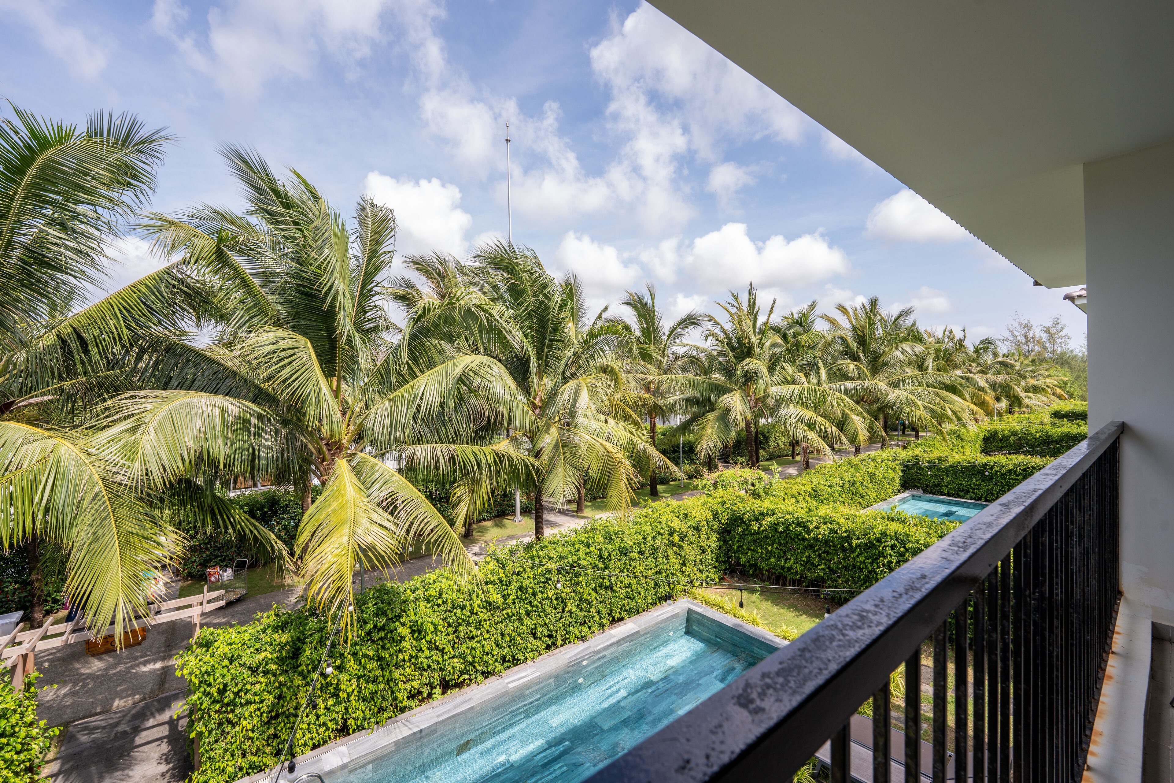 高級寝具、羽毛の掛け布団、低反発ベッド、ミニバー