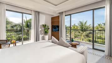 Premier Villa, 3 Bedrooms, Private Pool, Oceanfront | Premium bedding, down duvets, memory-foam beds, minibar