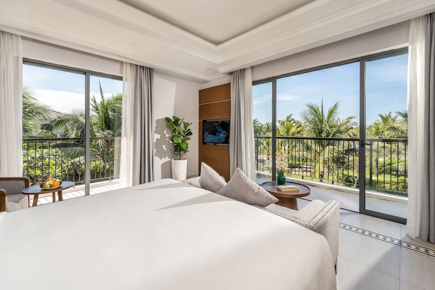 Phòng ngủ với thiết kế sang trọng, view đẹp