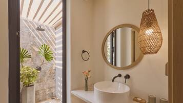 1 Bedroom Premium Villa with Private Pool | Bathroom | Shower, free toiletries, hair dryer, bathrobes