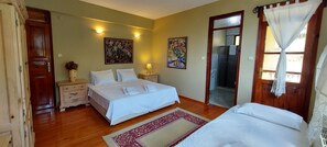 Habitación familiar con 1 cama matrimonial o 2 individuales | Wifi gratis y ropa de cama 