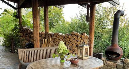 Relax in vacation home in quiet nature park, 20 minutes from Prague.