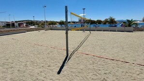 A beach volleyball court with a net, sand, and a clear blue sky. - Vacation home Ante by Interhome (Brodarica)