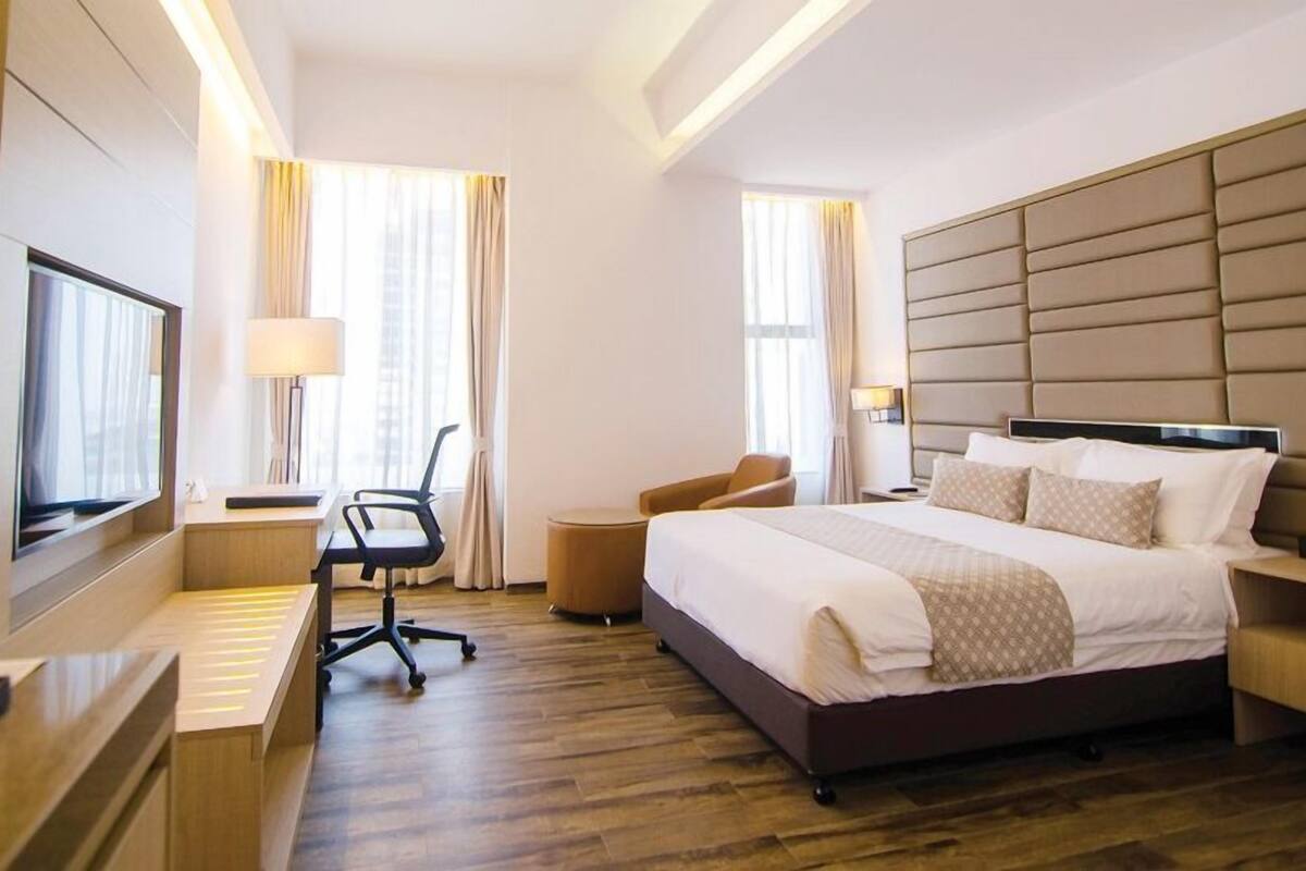 Phòng đôi Deluxe, quang cảnh thành phố | Minibar, két bảo mật tại phòng, bàn, phòng cách âm