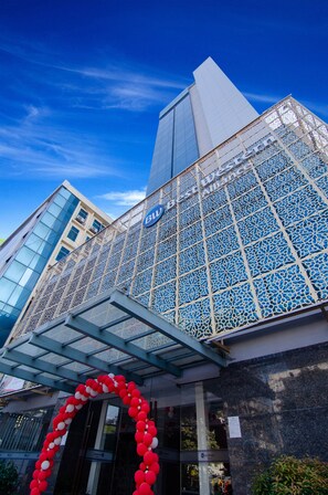 Mặt tiền nơi lưu trú - ban đêm