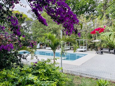 Cozy and comfy private Villa w/hot tub, King + Queen Beds & Resort amenities
