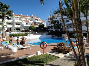 Outdoor pool, a heated pool - Apartment May Flowers in Los Cristianos (Arona)