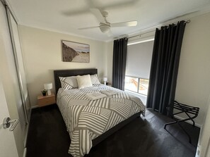 3 bedrooms, iron/ironing board, free WiFi, bed sheets - CandE on Wheelton-Centrally Located  Holiday Getaway Home in Kingscote! (kingscote)