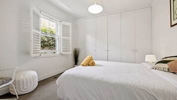 3 bedrooms, in-room safe, desk, soundproofing