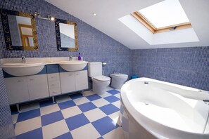 Baignoire, sèche-cheveux