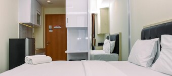 Elegant And Nice Studio At Evenciio Margonda Apartment