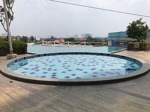Outdoor pool - Warm And Cozy Studio At Cinere Bellevue Suites Apartment (Depok)