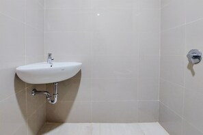 Studio | Bathroom