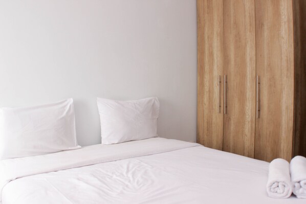 Studio | Free WiFi, bed sheets - Nice And Cozy Studio At Tamansari Mahogany Karawang Apartment (Karawang)