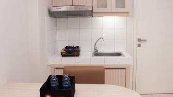 Apartment, 2 Bedrooms | Private kitchen | Fridge, stovetop, cookware/dishes/utensils