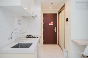 Interior - Cozy Stay And Simply Studio At Sky House Bsd Apartment (Pagedangan)