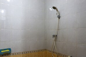 Apartment, 3 Schlafzimmer | Badezimmer | Dusche, kostenlose Toilettenartikel, Handtücher, Seife