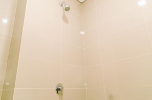 Monolocale | Bagno | Doccia, set di cortesia gratuito, asciugamani