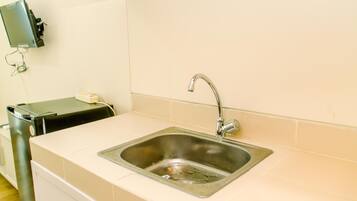 Estúdio | Cozinha privada | Geladeira, cooktop, talheres/pratos/utensílios de cozinha