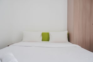 Free WiFi, bed sheets - Simple And Cozy Living Studio At Serpong Garden Apartment (Cisauk)