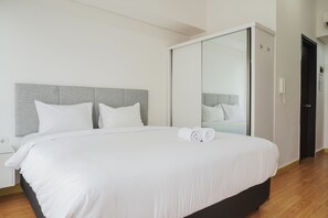 Free WiFi, bed sheets - Nice And Cozy Studio Room At Casa De Parco Apartment (Pagedangan)