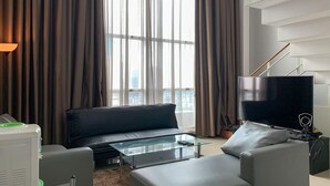 Studio | Living area | TV - Stunning And Comfy Studio Apartment At Citylofts Sudirman (Jakarta)