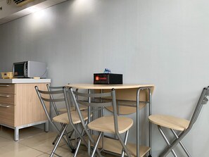 Dining room - Stunning And Comfy Studio Apartment At Citylofts Sudirman (Jakarta)