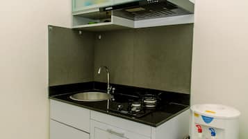 Apartment, 2 Bedrooms | Private kitchen | Fridge, stovetop, cookware/dishes/utensils