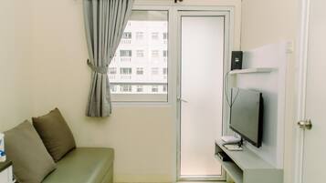Apartamento, 2 quartos | Área de estar | TV