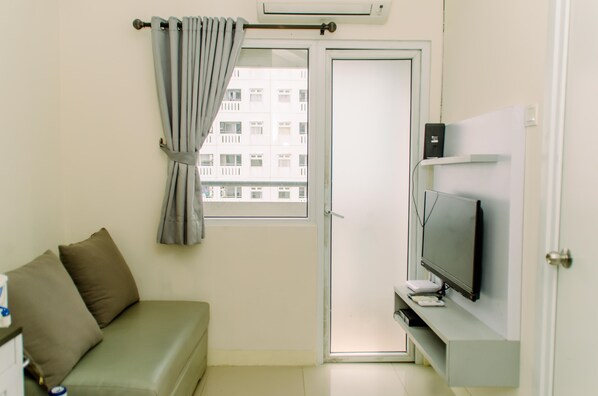 Apartment, 2 Bedrooms | Living area
