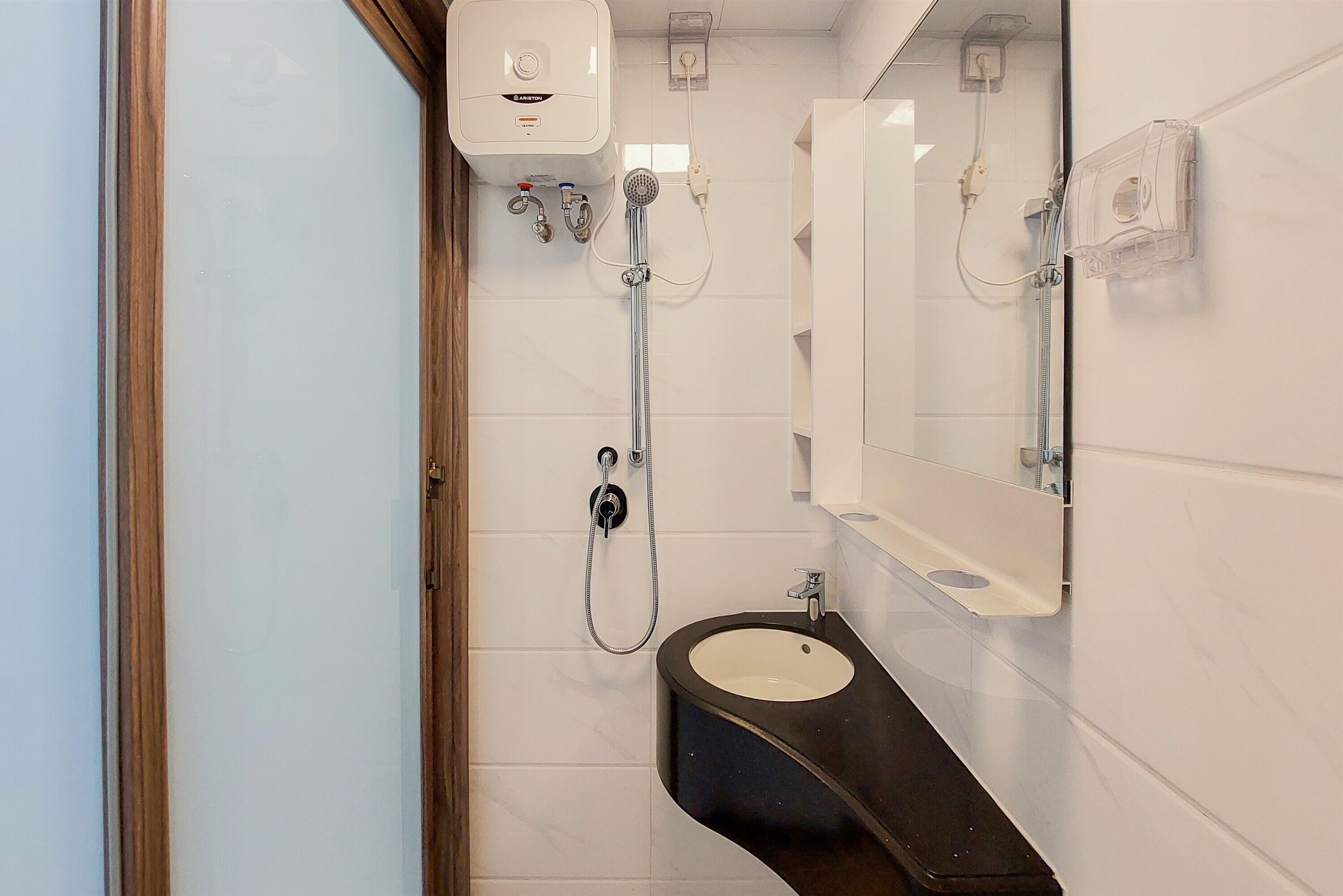 Studio | Salle de bain | Douche, articles de toilette gratuits, serviettes fournies