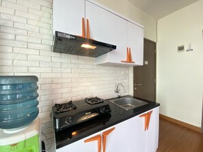 Apartament | Cuina privada | Frigorífic, placa de cuina i utensilis de cuina, vaixella i coberteria
