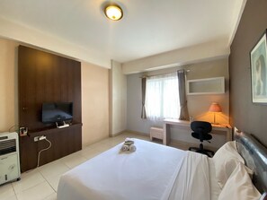 Free WiFi - Affordable Studio Room Pool View Pinewood Jatinangor Apartment (Cileunyi)