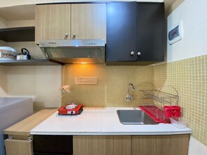 Apartment, 2 Bedrooms | Private kitchen