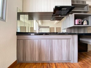Private kitchen - Luxury Spacious 3Br Apartment At Newton Residence Bandung (Bandung)