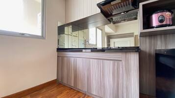Apartamento, 3 habitaciones | Cocina privada | Frigorífico, placa de cocina y utensilios de cocina