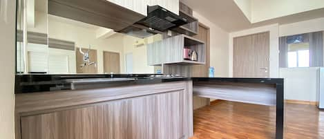 Apartment, 3 Bedrooms | Private kitchen | Fridge, stovetop, cookware/dishes/utensils