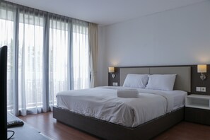 Free WiFi - Spacious And Modern 3Br Apartment At Simprug Park Residences (Jakarta)