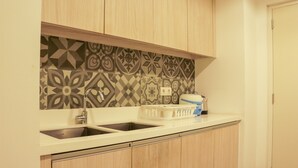 Apartment, 3 Bedrooms | Private kitchen - Spacious And Modern 3Br Apartment At Simprug Park Residences (Jakarta)