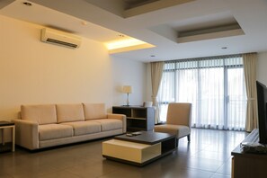 Interior - Spacious And Modern 3Br Apartment At Simprug Park Residences (Jakarta)