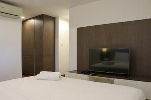 Apartment, 2 Bedrooms | Free WiFi - Elegant And Spacious 2Br At Apartment Simprug Park Residences (Jakarta)