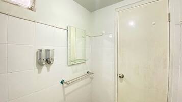 Apartment, 2 Schlafzimmer | Badezimmer | Dusche, kostenlose Toilettenartikel, Handtücher