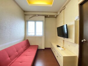 Apartment, 2 Schlafzimmer | Wohnbereich | Fernseher