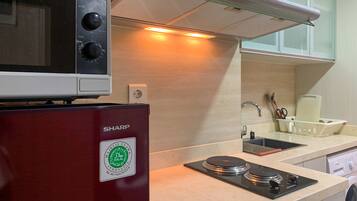 Studio | Bếp riêng | Tủ lạnh, bếp nấu, dụng cụ nấu nướng/bát dĩa/dao nĩa