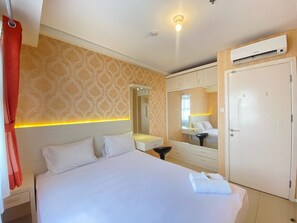 Free WiFi - Classic Private 1Br Apartment At Parahyangan Residence Bandung (Bandung)