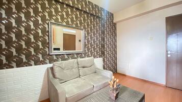 Apartment, 2 Schlafzimmer | Wohnbereich | Fernseher