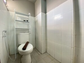 Apartment, 2 Bedrooms | Bathroom | Shower, free toiletries, towels - Spacious 2Br At Gateway Ahmad Yani Apartment (Bandung)