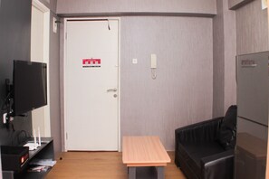 Apartment, 2 Schlafzimmer | Wohnbereich | Fernseher